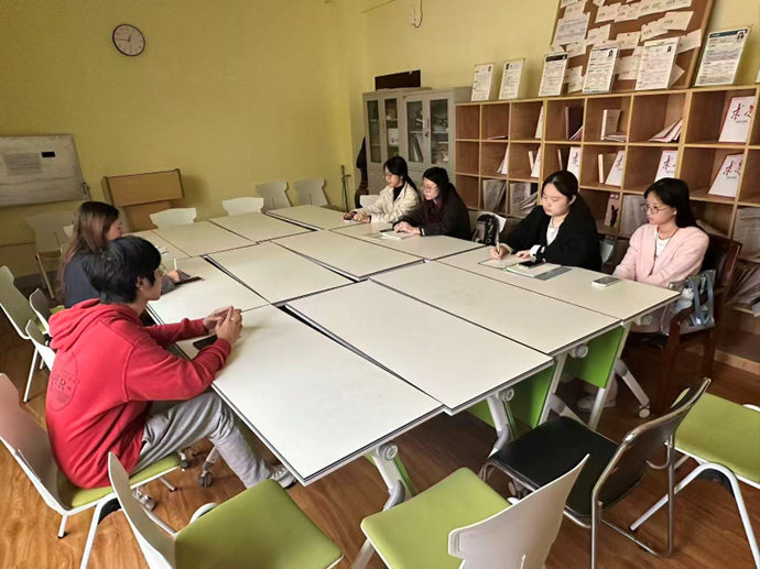 文載指路燈 文學(xué)院團(tuán)委舉辦2025年秋季學(xué)期學(xué)生社團(tuán)聯(lián)席會暨功能型黨支部書記培訓(xùn)會側(cè)記